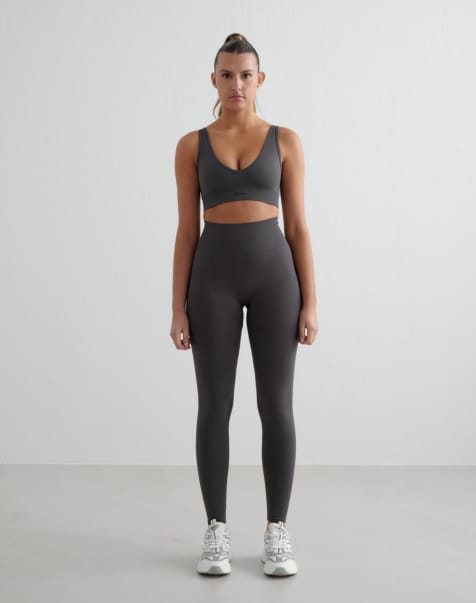 Aim'n - Petite - Naadloze vormgevende legging in grijs - view 1