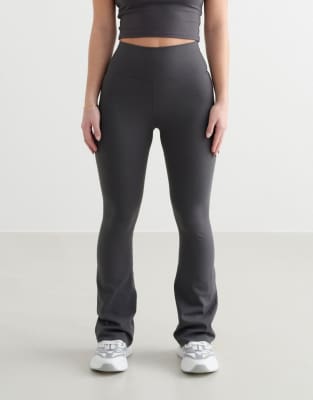 Aim'n Petite - Sense - Ausgestellte Leggings in Shadow-Grau