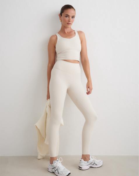 Aim'n sculpting fit legging in zandkleur - view 1