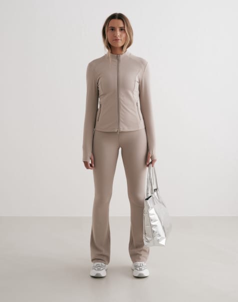 Aim'n - Set met legging, flares, T-shirt en jack met rits in beige - view 1