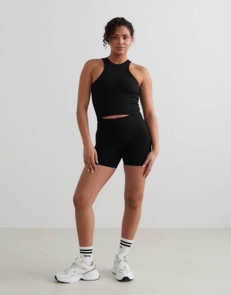 Aim'n – Shape Seamless – Formende, nahtlose Hotpants in Schwarz - view 1