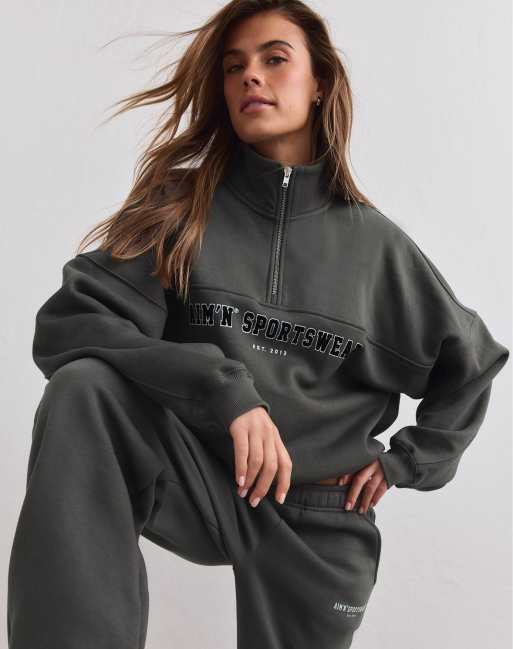 Aim'n - sudadera varsity con media cremallera en dark ivy, 4 de 4