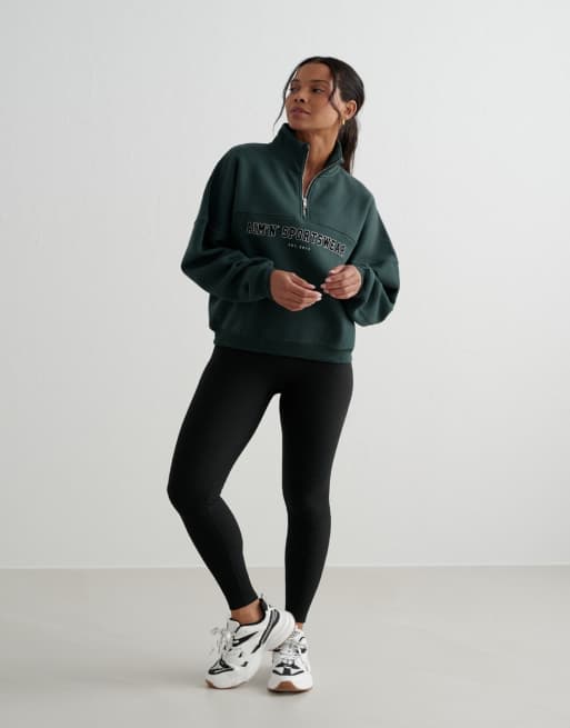 Aim'n – Sweatshirt in dunklem Smaragdgrün mit College-Design und kurzem Reißverschluss, 2 von 4