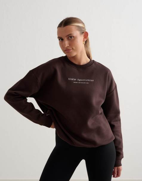 Aim'n – Sweatshirt in Kakaobraun mit Serifenschrift - view 1
