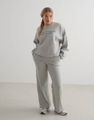 Aim'n - Sweatshirt in meliertem Grau mit „Wellness"-Print