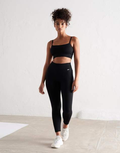 Aim'n - Vormgevende geribbelde naadloze bralette en broek in zwart - view 1