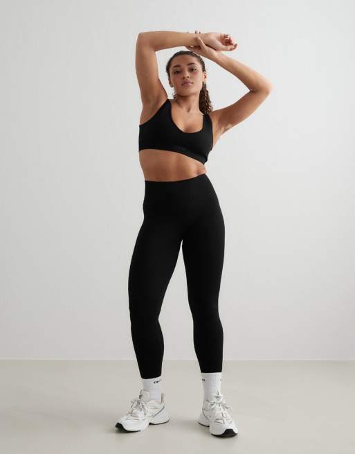 Aim'n - Vormgevende naadloze panty in zwart, 3 van 4