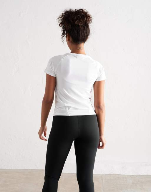 Aim'n White soft basic short sleeve in white, 3 of 4