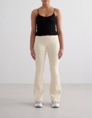 Aim'n - White Tulip - Ausgestellte Leggings in Mandelweiß