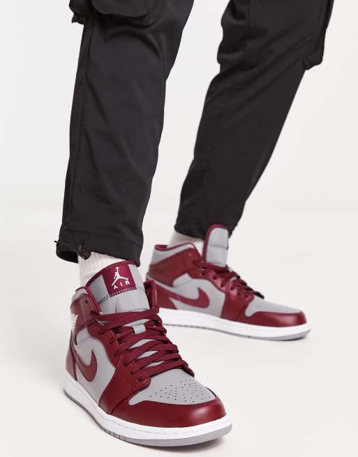 Jordan 1 grise online et rouge