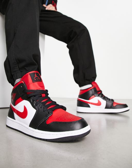 Jordan noir cheap rouge et blanc