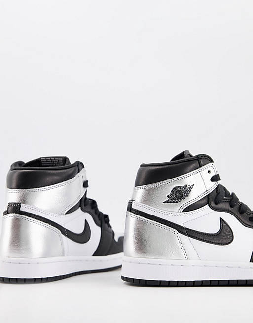 Air Jordan 1 High OG sneakers in black and silver toe صابون كازانوفا