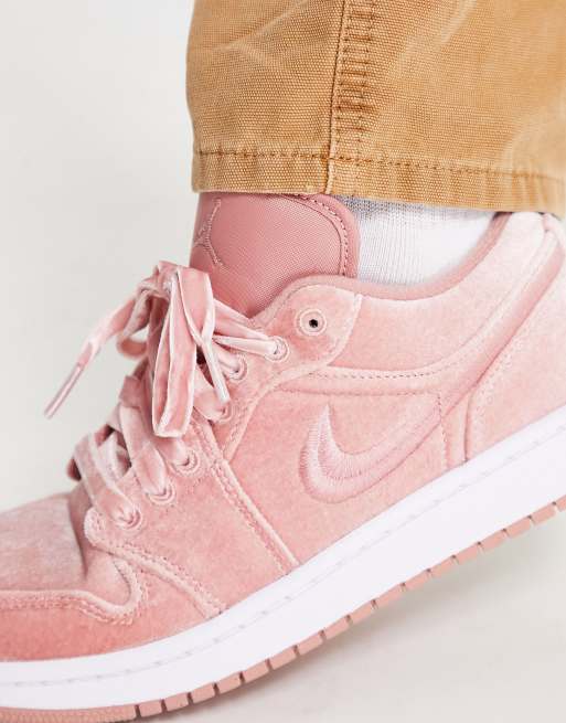 Air Jordan 1 Low SE Sneakers basse in velluto rosa ruggine