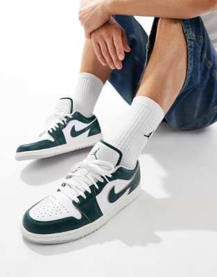 Jordan Air Jordan 1 low SE trainers in white and dark green