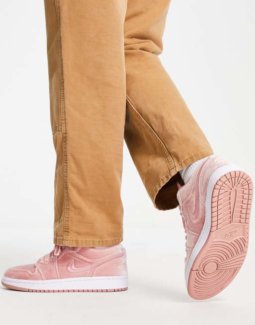 Air Jordan 1 Low SE velvet trainers in rust pink ASOS