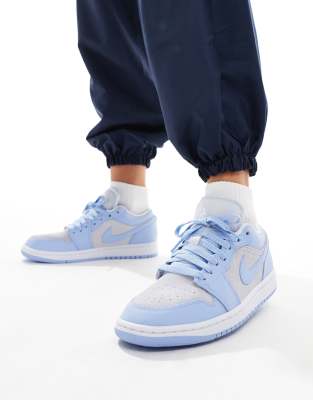 Air Jordan - 1 Low - Sneaker in Hellblau und Grau