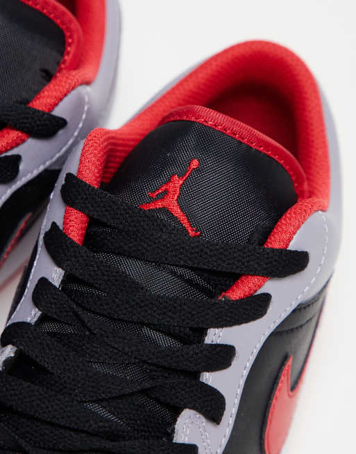 Air Jordan Low – Sneaker in Schwarz, Grau und Rot ASOS