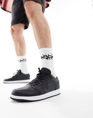 Air  1  Low trainers in black and white