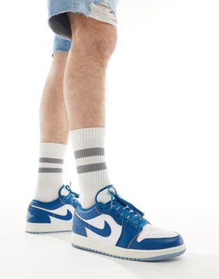 Air  1 Low trainers  and dark blue