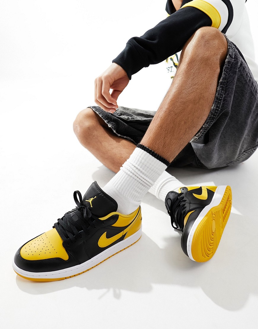 Air Jordan 1 low trainers in yellow and black