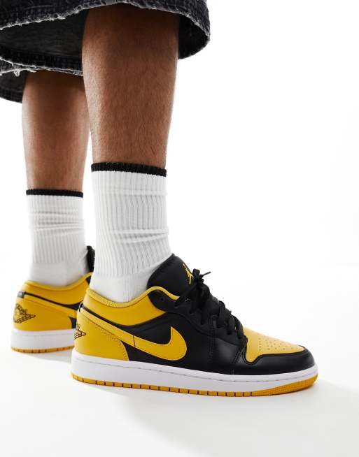 Air Jordan 1 low trainers in yellow and black