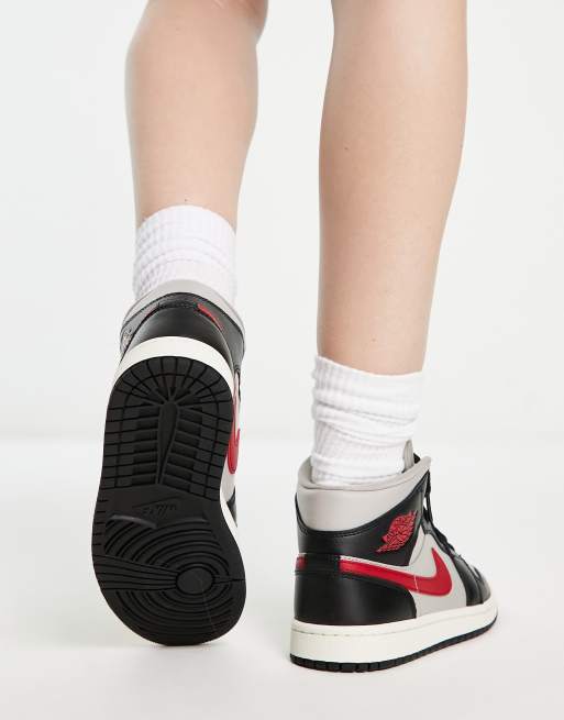 Air Jordan – 1 Mid – Buty sportowe w kolorze czarnym, szarym i czerwonym, 2 z 4