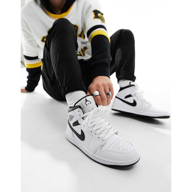 Air Jordan 1 Mid men s trainers in white