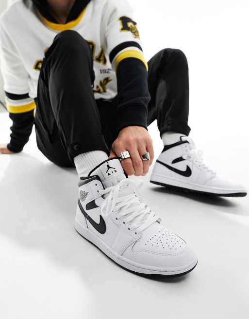 Air Jordan 1 Mid men s trainers in white