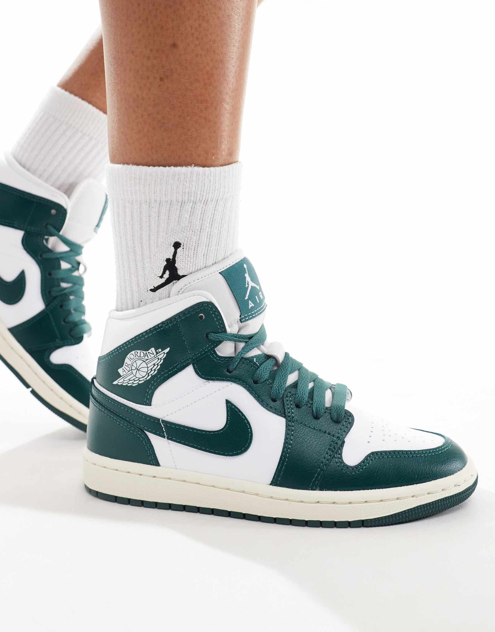 Кроссовки Air Jordan 1 Mid зеленого и белого цветов