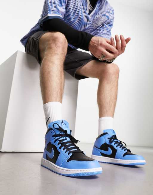 Air Jordan 1 Mid trainers in black and university blue