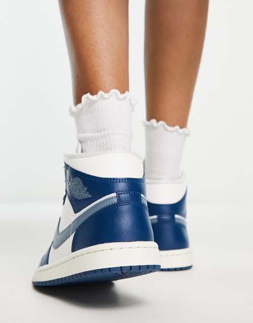 Air Jordan 1 Mid trainers in french blue and ozone blue