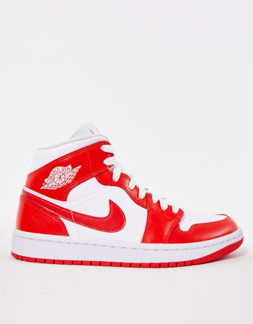 Air Jordan 1 Mid trainers in white and red