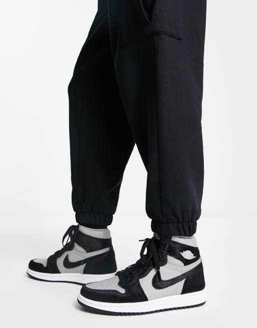 Air Jordan 1 Retro Hi trainers in grey/black | ASOS