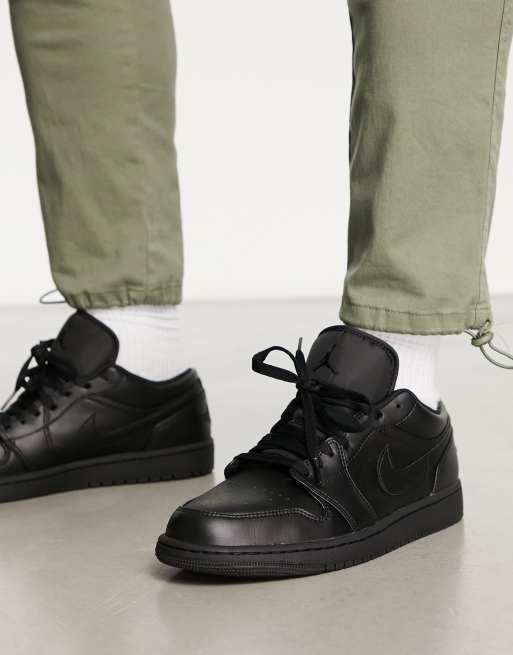 Air Jordan 1 – Trippelsvarta sneakers med låga skaft 