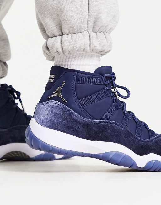 Air Jordan 11 Baskets r tro en velours Bleu marine nuit et