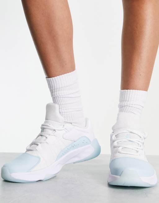 Air - Jordan - 11 CMFT Low - Sneakers in wit en gletsjerblauw