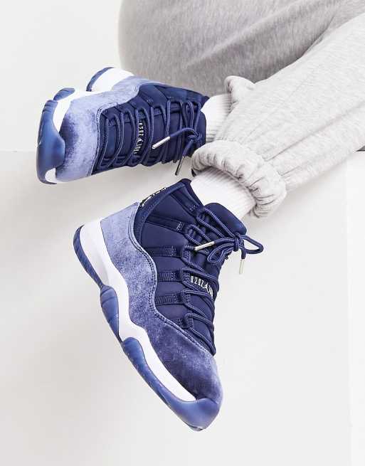 Air - Jordan 11 Retro - Fluwelen sneakers in marineblauw en metallic zilver