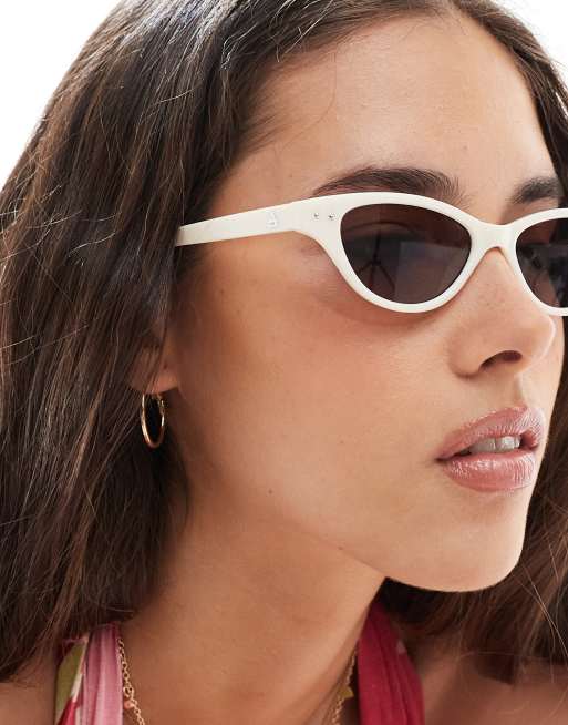 Aire – Cybeles – Naturvita, smala solglasögon i cat eye-modell, 2 av 3