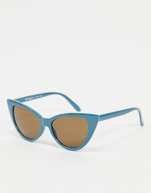AJ Morgan cat eye sunglasses in blue