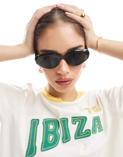 AJ Morgan chunky cat eye sunglasses in dark green - view 1