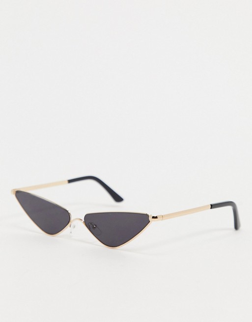 AJ Morgan Fly Trap extreme cat eye sunglasses in black