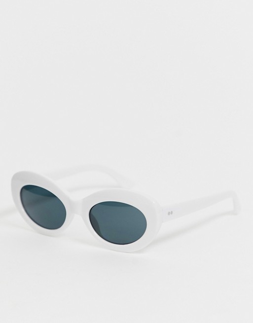 AJ Morgan oval cat eye sunglasses in white