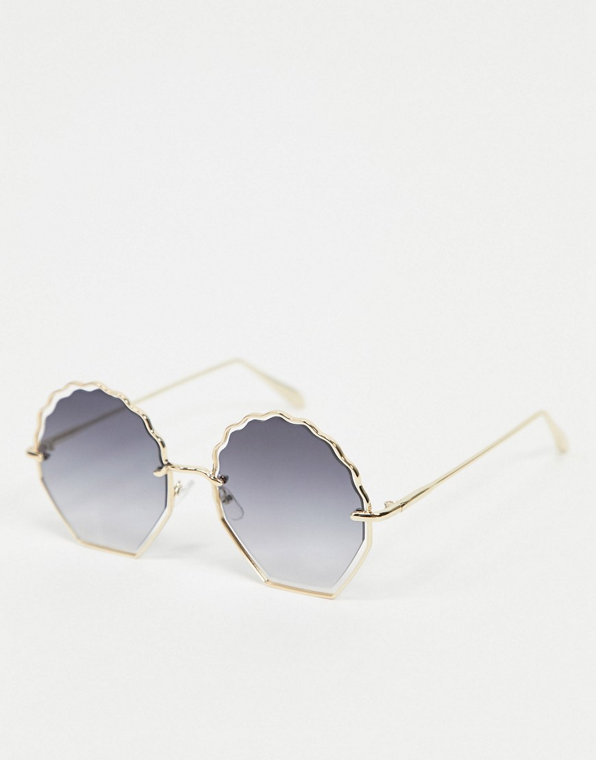 AJ Morgan shell shaped sunglasses in gold
