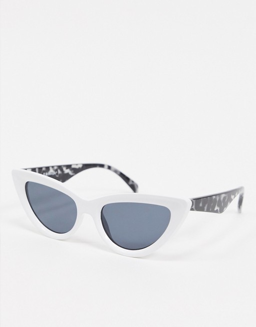 AJ Morgan slim cat eye sunglasses in white