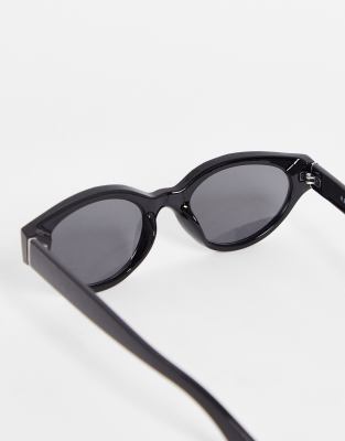 black vintage cat eye sunglasses