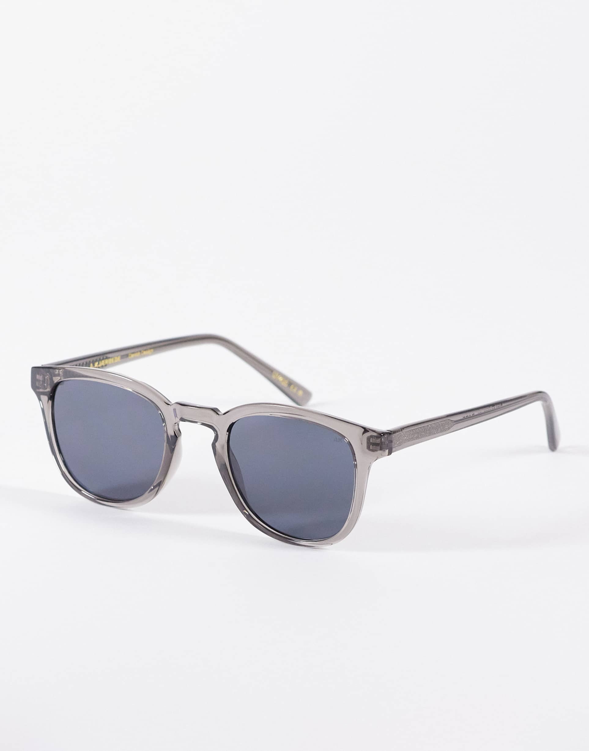 a.kjaerbede bate classic round sunglasses in gray transparent