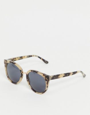 A.Kjaerbede – Gray – Übergroße Cat-Eye-Sonnenbrille für Damen in beiger Schildpattoptik-Neutral