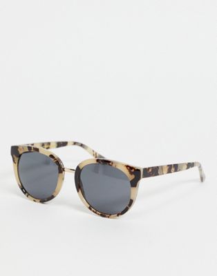 A.Kjaerbede – Gray – Übergroße Cat-Eye-Sonnenbrille für Damen in beiger Schildpattoptik-Neutral