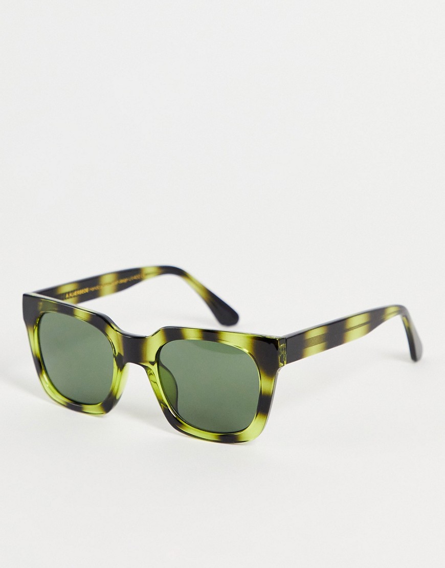 A.Kjaerbede – Nancy – Grönspräckliga fyrkantiga solglasögon i unisex-modell-Grön/a
