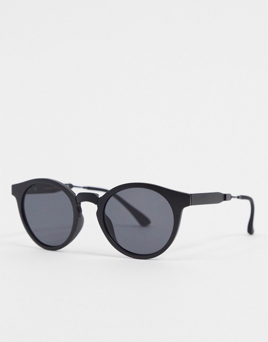 A.Kjaerbede - Ronde zonnebril in zwart met metalen details